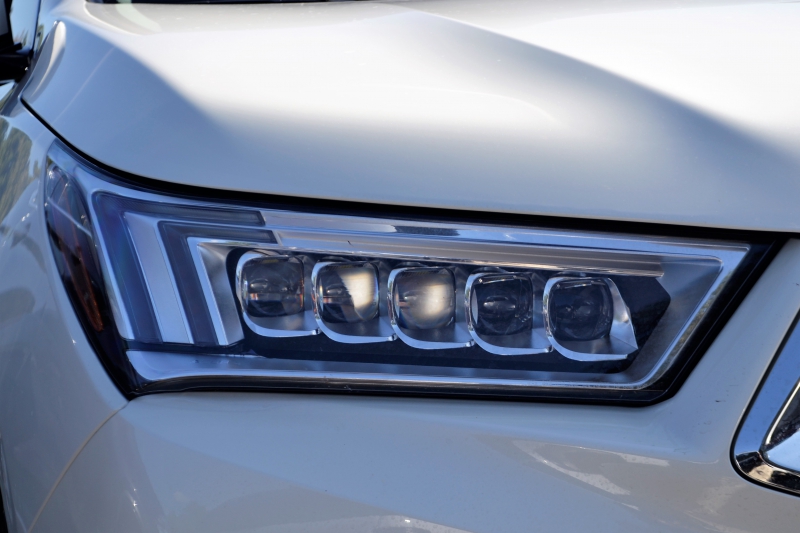 moto-ST CYR SUR MER-min_acura-headlamp-2834131